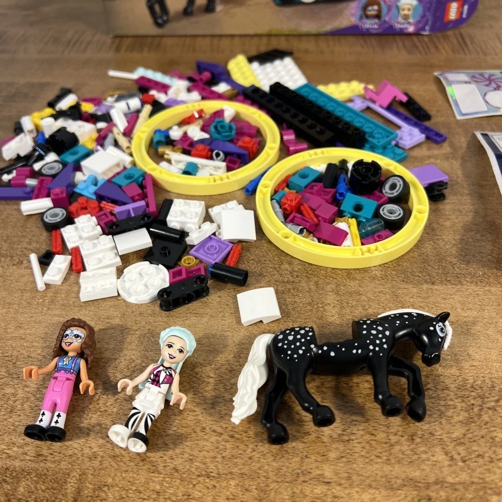 LEGO Friends - Heartlake City Organic Café - 41444‎ & Magical Acrobatics 41686